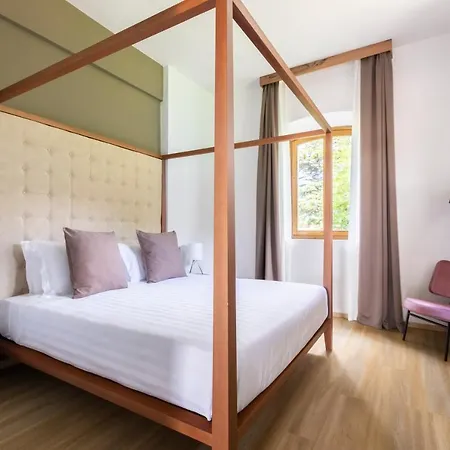 Antico Borgo Di Hotel 4*