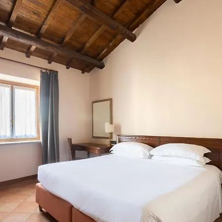 Antico Borgo Di Hotel 4*