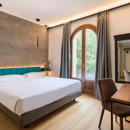 فندق Antico Borgo Di 4*
