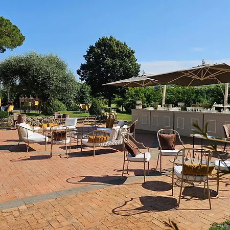 Antico Borgo Di 4* 수트리