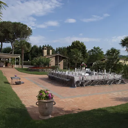 Antico Borgo Di 수트리