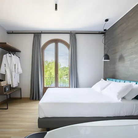 Antico Borgo Di Hotel 4*