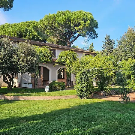 Antico Borgo Di 4* 수트리