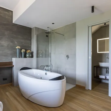 Antico Borgo Di Hotel 4*