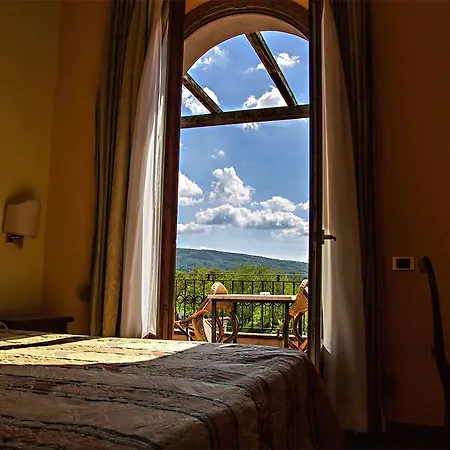 Antico Borgo Di Hotel 4*