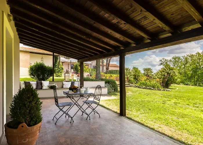 Antico Borgo Di 수트리