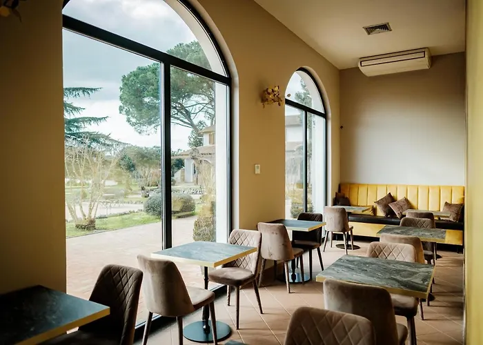 Antico Borgo Di 수트리