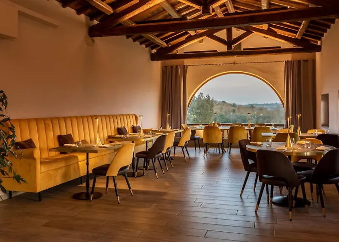 Antico Borgo Di 호텔 수트리