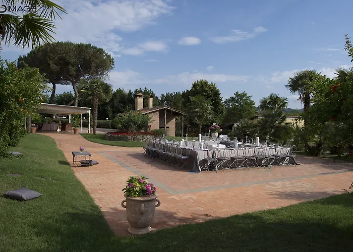 Antico Borgo Di 수트리