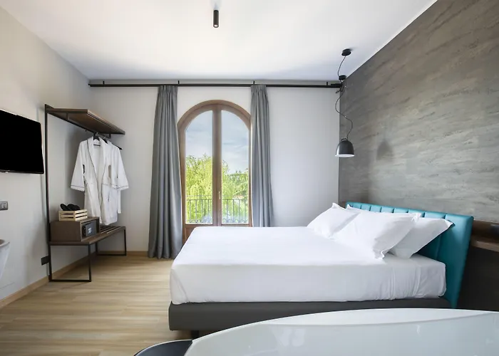 Antico Borgo Di 호텔 4*